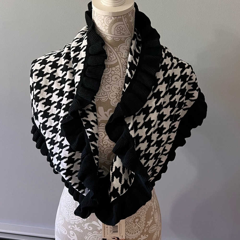 Black and White Houndstooth Ruffle Scarf - One Size - New with Tags